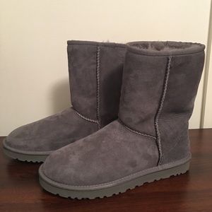 100% AUTHENTIC CLASSIC SHORT UGG